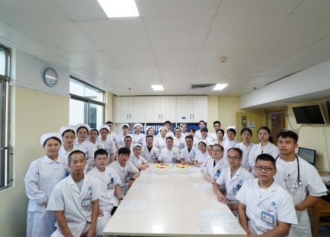 广西卫健委： 广西桂东人民医院开展中国医师节慰问活动