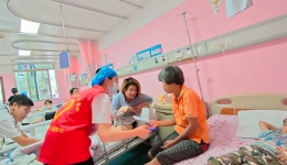 《心手相依(1)》三等奖