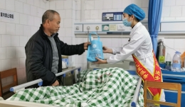 《“迎新春 送温暖”春节慰问活动 (2)》二等奖