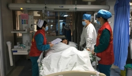 《心手相依(2)》二等奖