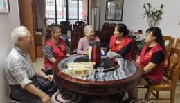 js金沙6038开展“母亲节”慰问活动