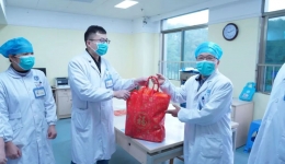 向坚守一线的医务人员致敬！大年初一，js金沙6038领导亲切慰问坚守一线医务人员