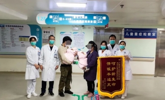 1000克，1100克！57天爱心守护！“巴掌双胞胎”健康出院