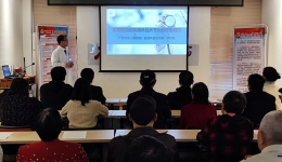 4399js联合开展“学习新党章 践行二十大”主题党课暨健康知识讲座活动