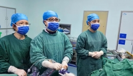 厉害！js金沙6038妇科运用单孔腹腔镜技术成功切除巨大卵巢畸胎瘤