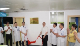 js金沙6038举行“李伟博士东融杰出医疗人才工作室”揭牌仪式