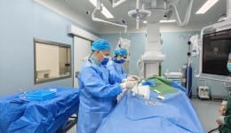 三甲优质医疗资源下沉 | 八步区人民js金沙6038DSA手术室正式投入启用