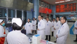 新春节后首个工作日,广西桂东人民医院领导班子深入科室走访慰问