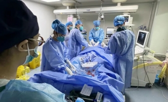 双肺全白、呼吸衰竭命悬一线！广西桂东人民医院ECMO护航，多学科联手挽救重症肺炎患者