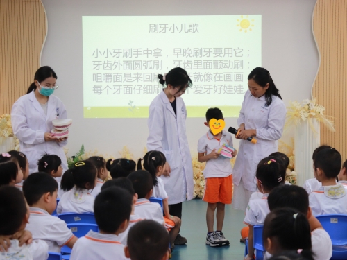 广西桂东人民医院走进梧州市六一幼儿园开展健康科普活动
