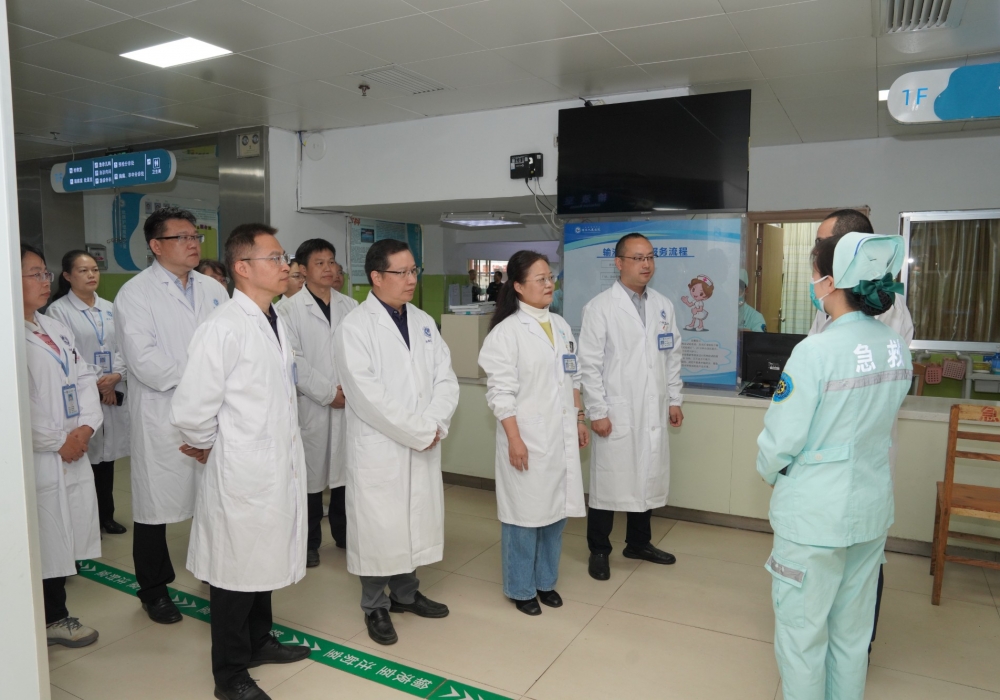 新春首个工作日，广西桂东人民医院领导班子深入一线走访慰问