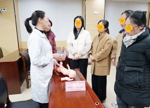 暖心服务守护“她”健康 | 广西桂东人民医院走进中国人民银行梧州分行开展丽人健康促进活动