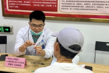 广西桂东人民医院走进南方电网梧州供电局开展健康科普义诊活动