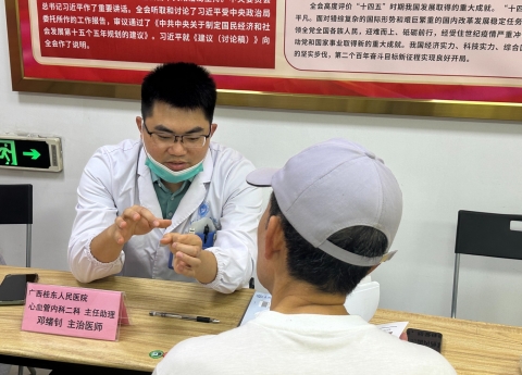 广西桂东人民医院走进南方电网梧州供电局开展健康科普义诊活动