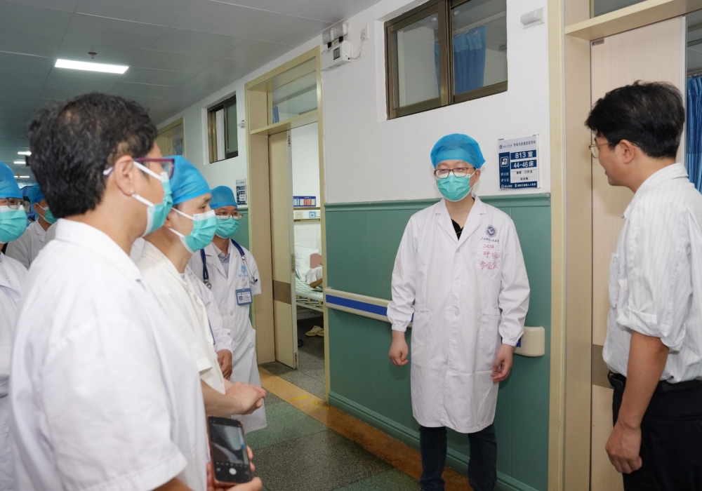 广州医科大学附属第一医院重症医学科专家到广西桂东人民医院开展调研指导