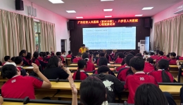 广西桂东人民医院到贺州市实验中学开展青少年健康巡回医疗活动