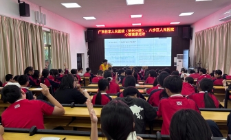 广西桂东人民医院到贺州市实验中学开展青少年健康巡回医疗活动
