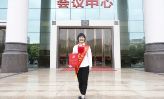 初心如磐担使命 党徽闪耀映征程—记自治区优秀党务工作者何娟